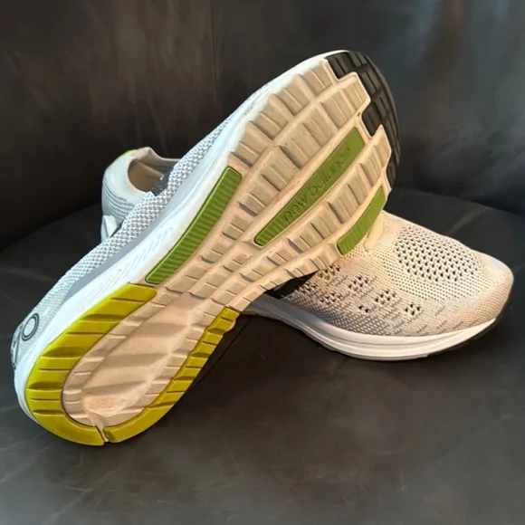 New Balance White and Gray Athletic Sneakers 890 - Picture 4 of 4